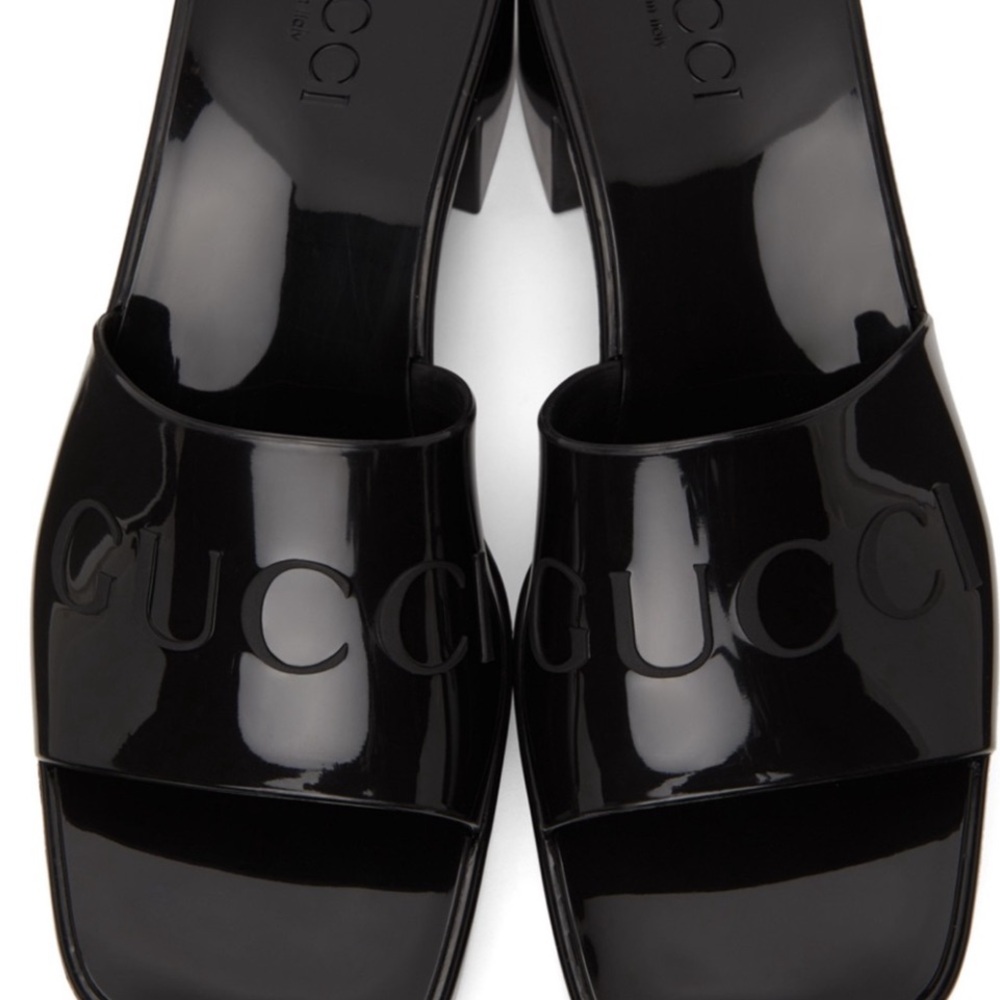 GUCCI
Black Rubber Slide Sandals